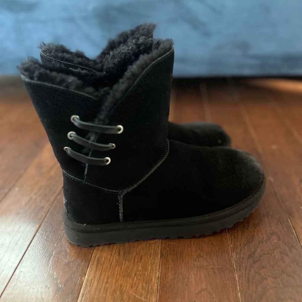 UGG Constantine Genuine Shearling Boot In Black Size 8. Great condition!